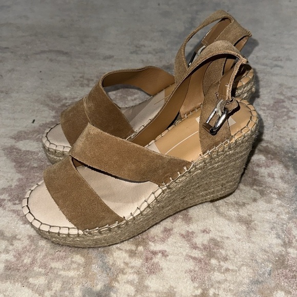 NWOB Dolce Vita Shayla Wedge Sandal Women's Size 9.5 M Saddle Caramel Tan Suede - Picture 3 of 8